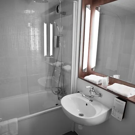 Hotel Campanile Nature Nantes Ouest - Saint-Herblain 3*