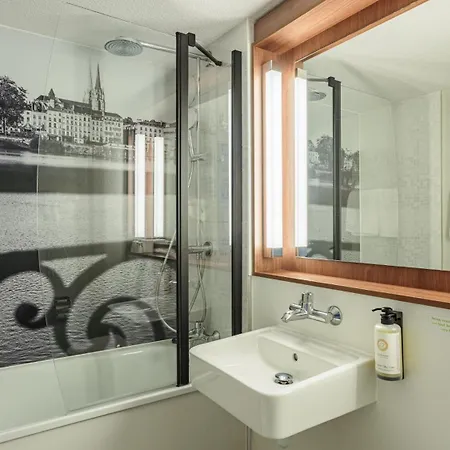 Campanile Nantes ~ 3*