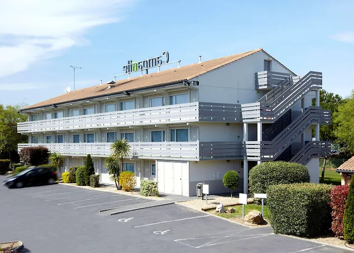 南斯 - 圣埃尔布兰钟楼酒店 3*